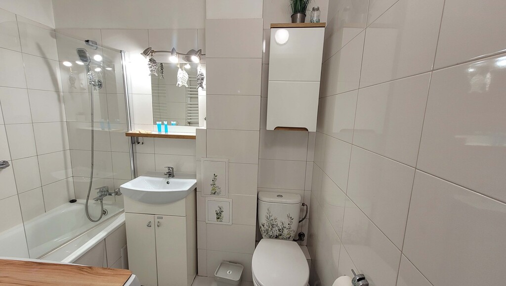 Mieszkanie 3 pokojowe z balkonem w centrum (16)