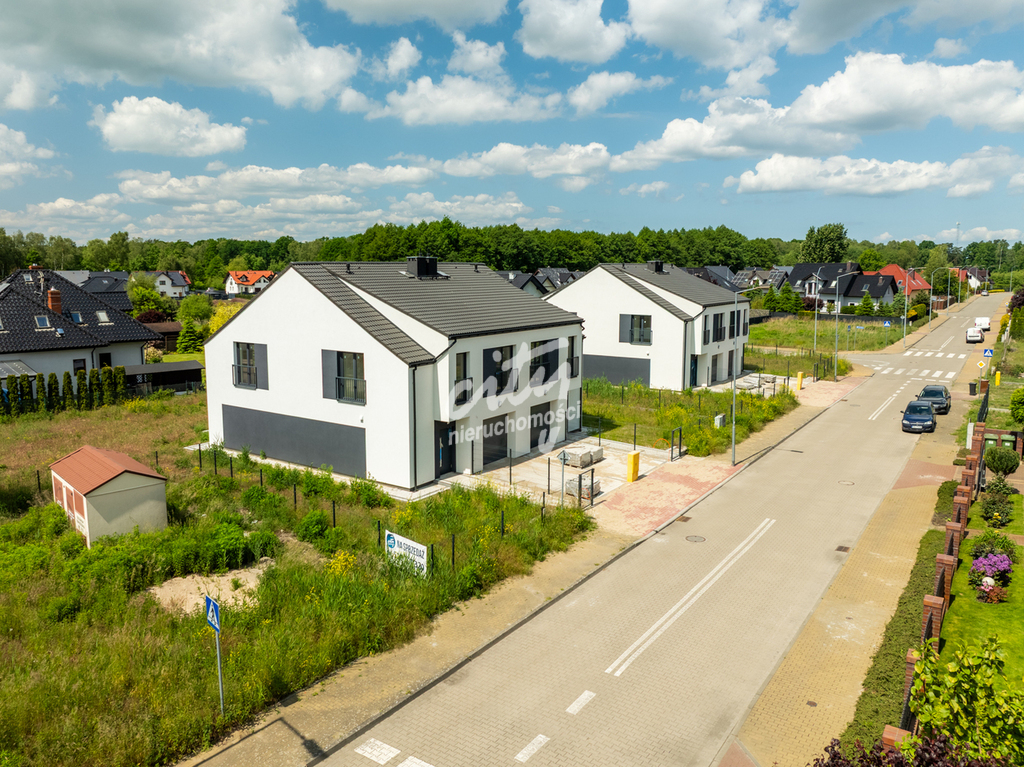 Bliźniak z dużą działką i garażem przy lesie (16)
