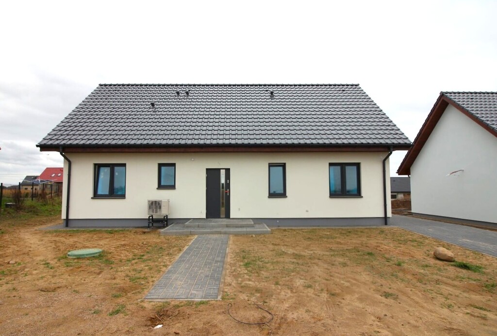 Dom parterowy  - działka 1025m2 (2)