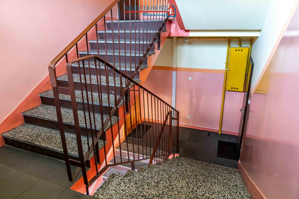 Dwupokojowe mieszkanie z widokiem na port (8)