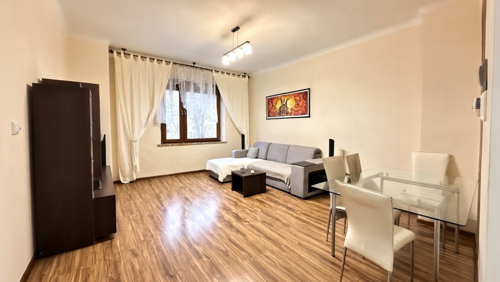 2 pokojowe mieszkanie na pierwszym piętrze! (1)