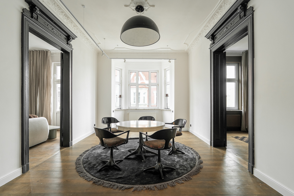 Piękne odrestaurowane 4.pok. mieszknie w Kmienicy. (1)