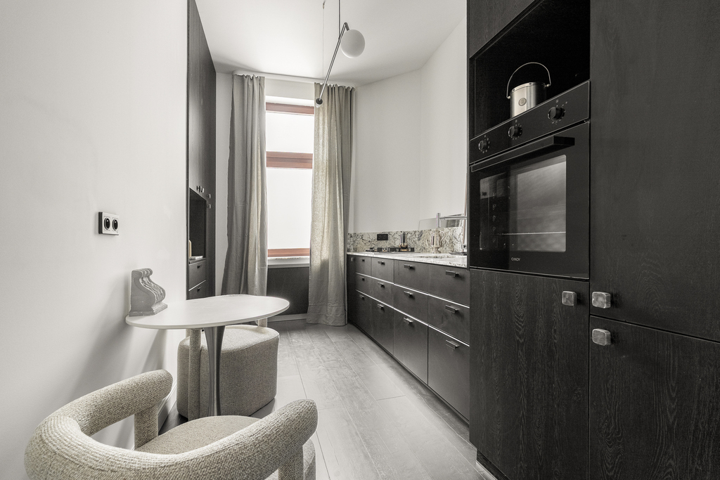 Piękne odrestaurowane 4.pok. mieszknie w Kmienicy. (10)