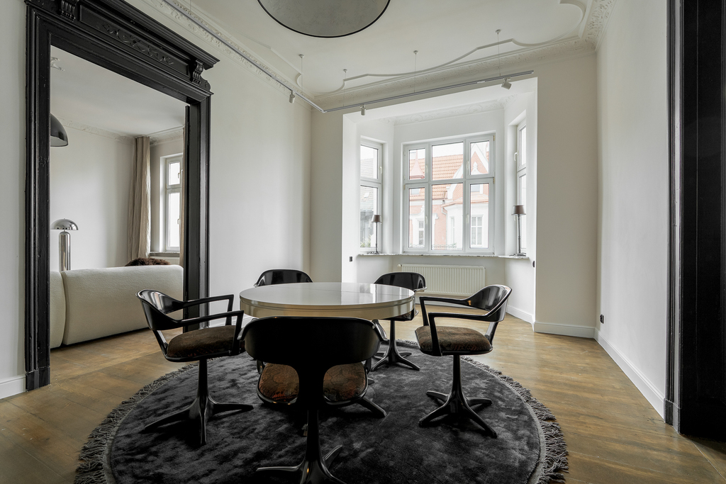 Piękne odrestaurowane 4.pok. mieszknie w Kmienicy. (2)