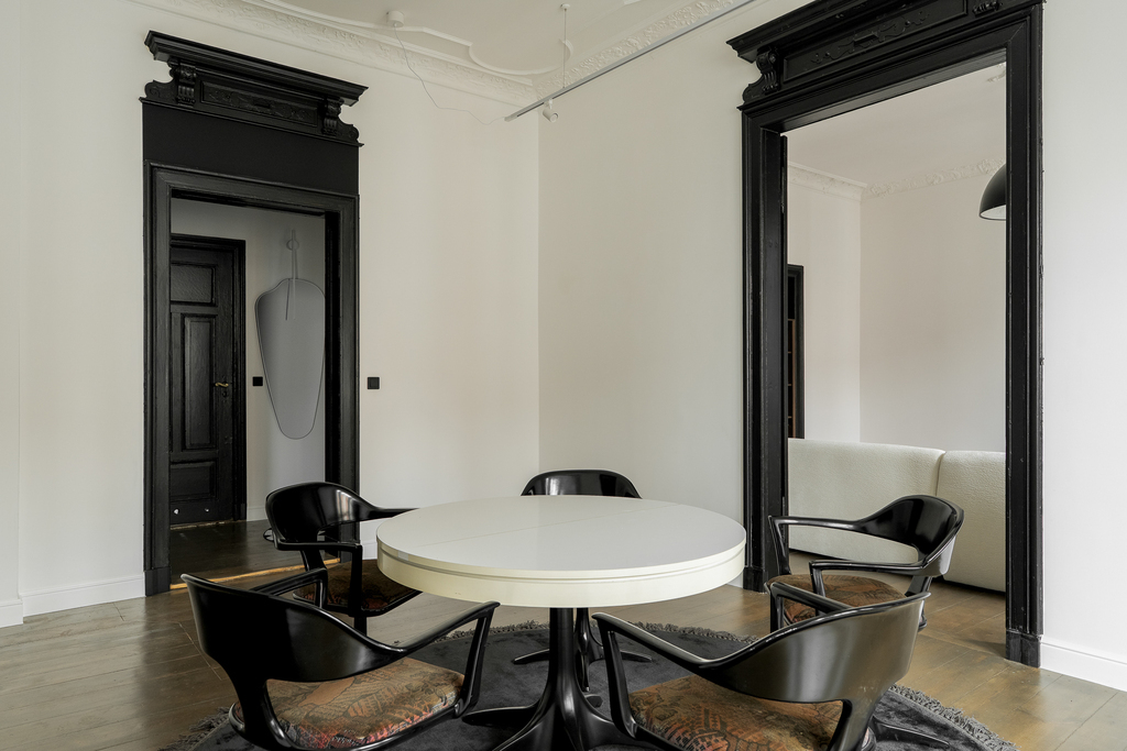 Piękne odrestaurowane 4.pok. mieszknie w Kmienicy. (26)