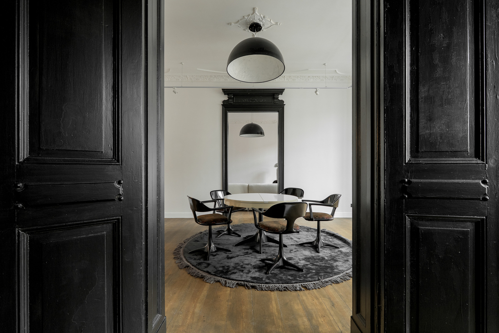 Piękne odrestaurowane 4.pok. mieszknie w Kmienicy. (25)