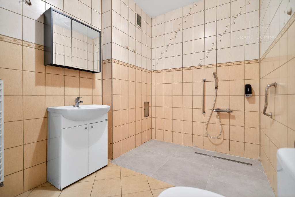 Przestronny dom z dużą działką - Dębostrów (20)