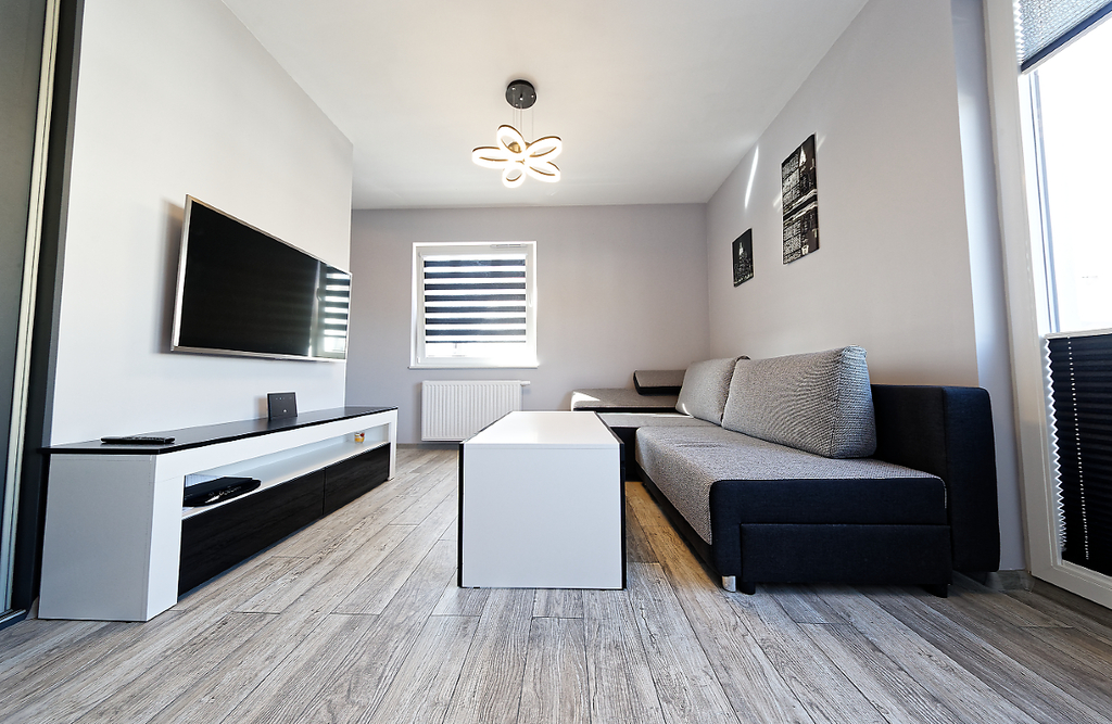 2 pokoje na 2 poziomach z 2 balkonami i garażem (2)