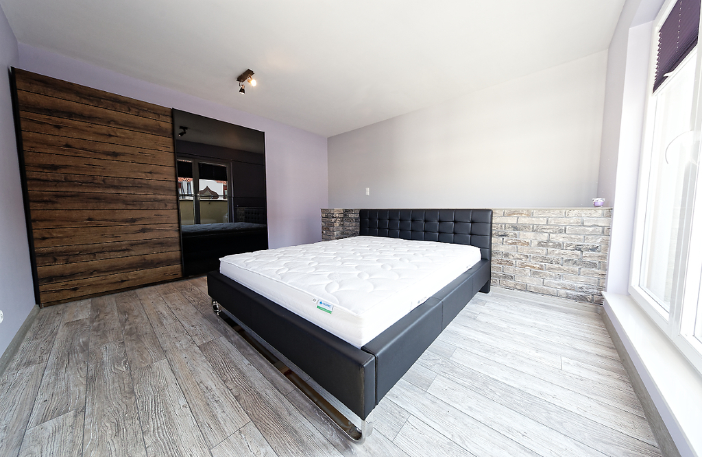 2 pokoje na 2 poziomach z 2 balkonami i garażem (6)