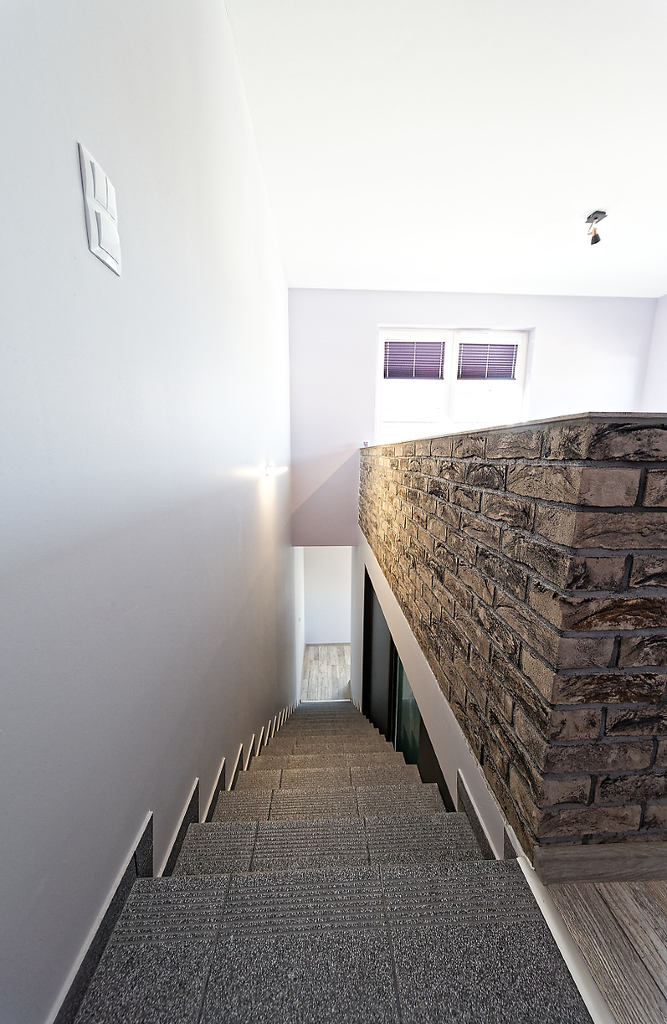 2 pokoje na 2 poziomach z 2 balkonami i garażem (7)