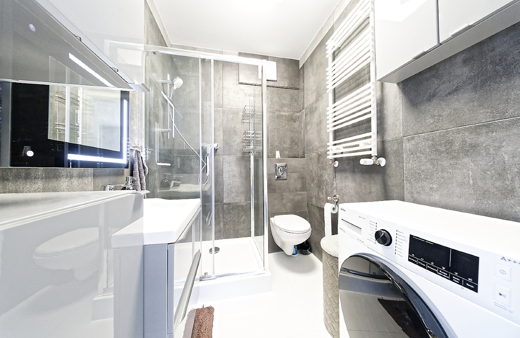 2 pokoje na 2 poziomach z 2 balkonami i garażem (10)