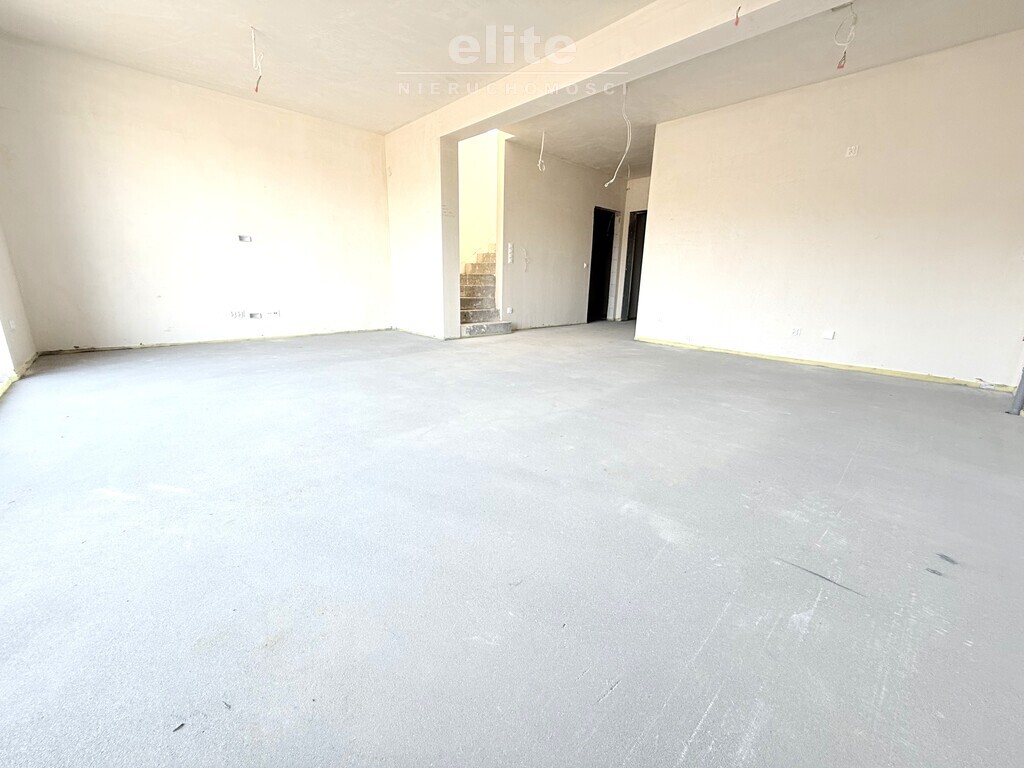 Siadło dolne gotowy bliźniak 5 pokoi i garaż (7)