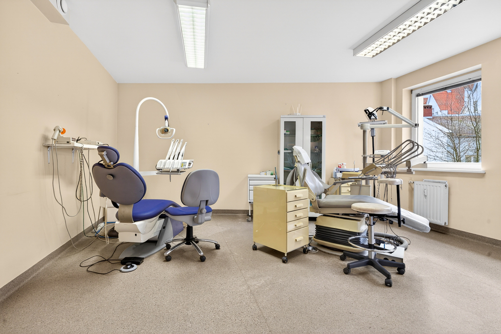 W pełni wyposażony gabinet na Starym Mieście. (1)