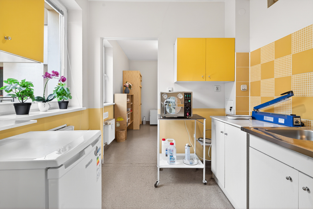 W pełni wyposażony gabinet na Starym Mieście. (3)