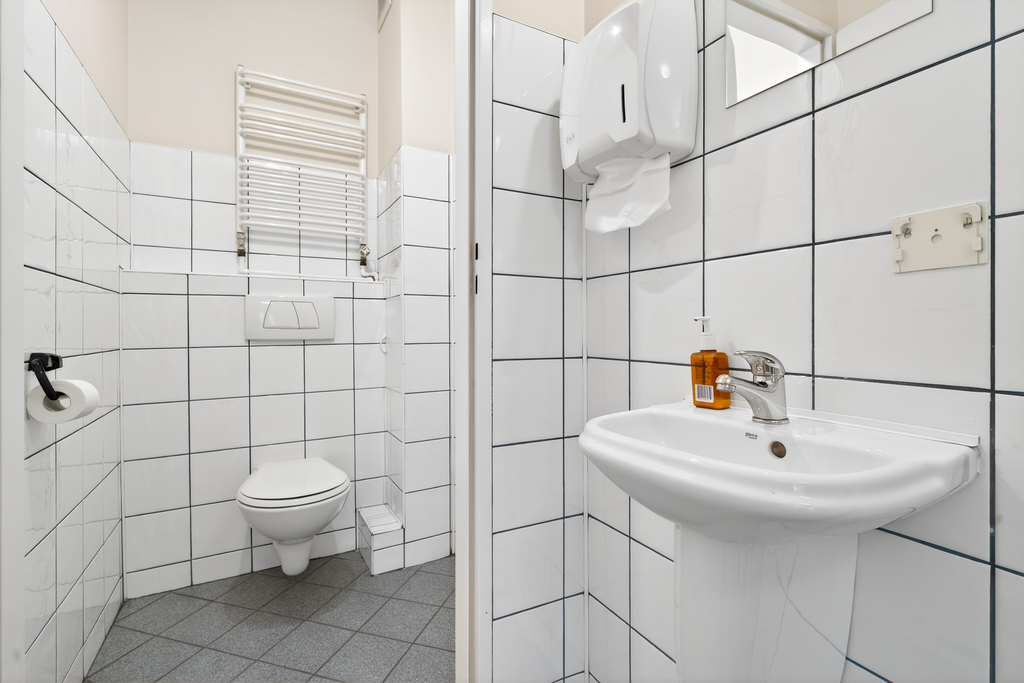 W pełni wyposażony gabinet na Starym Mieście. (5)