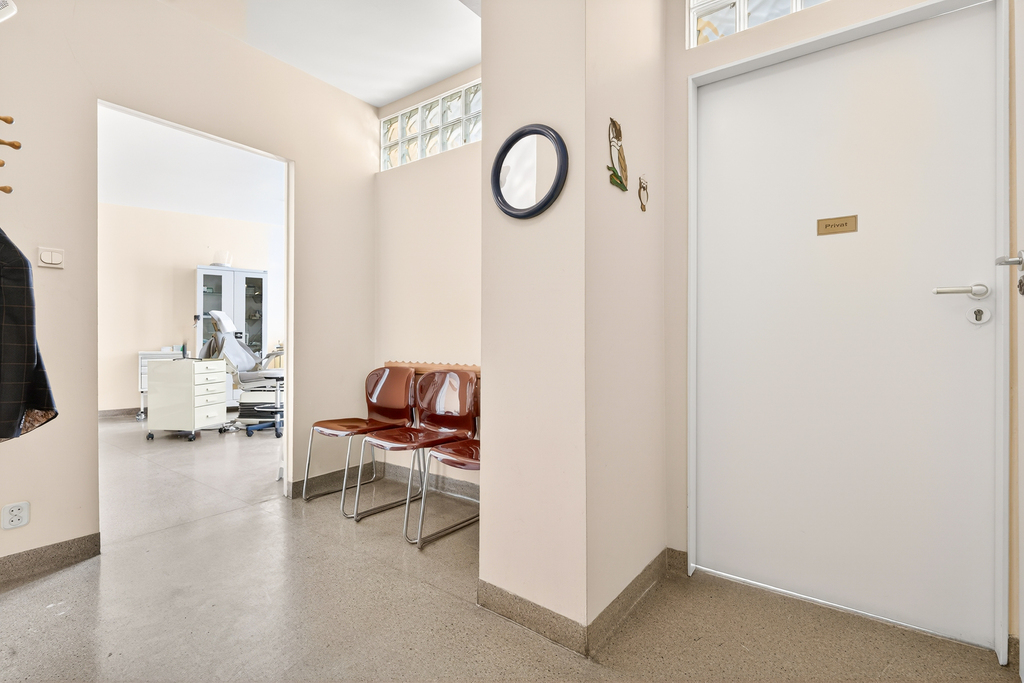 W pełni wyposażony gabinet na Starym Mieście. (7)