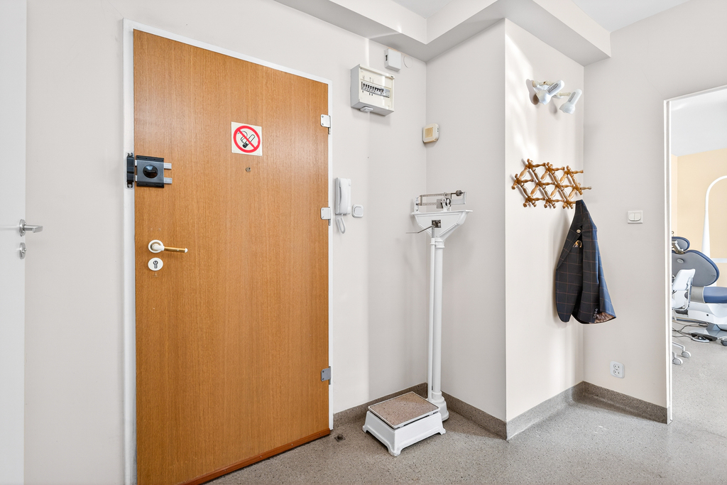 W pełni wyposażony gabinet na Starym Mieście. (8)