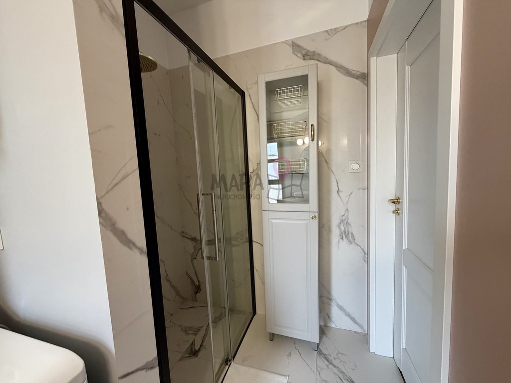 Aleja Fontann-3 pokoje w wysokim standardzie-winda (9)