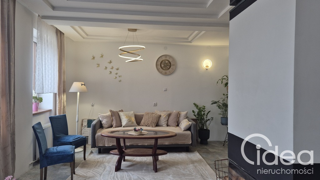 Wolnostojący dom z ogrodem. (1)