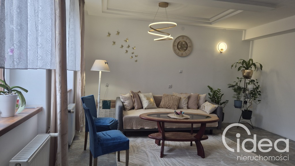 Wolnostojący dom z ogrodem. (2)