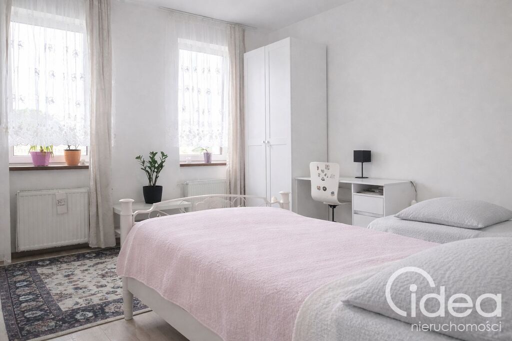 Wolnostojący dom z ogrodem. (9)