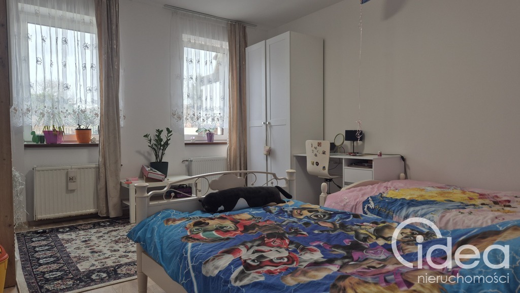 Wolnostojący dom z ogrodem. (12)