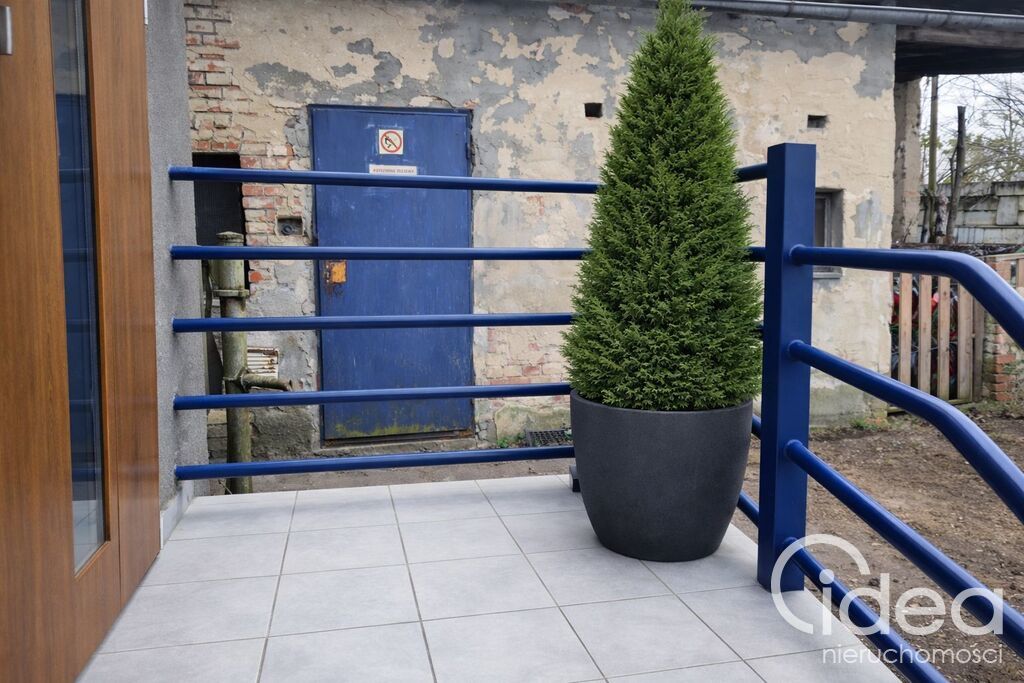 Wolnostojący dom z ogrodem. (13)