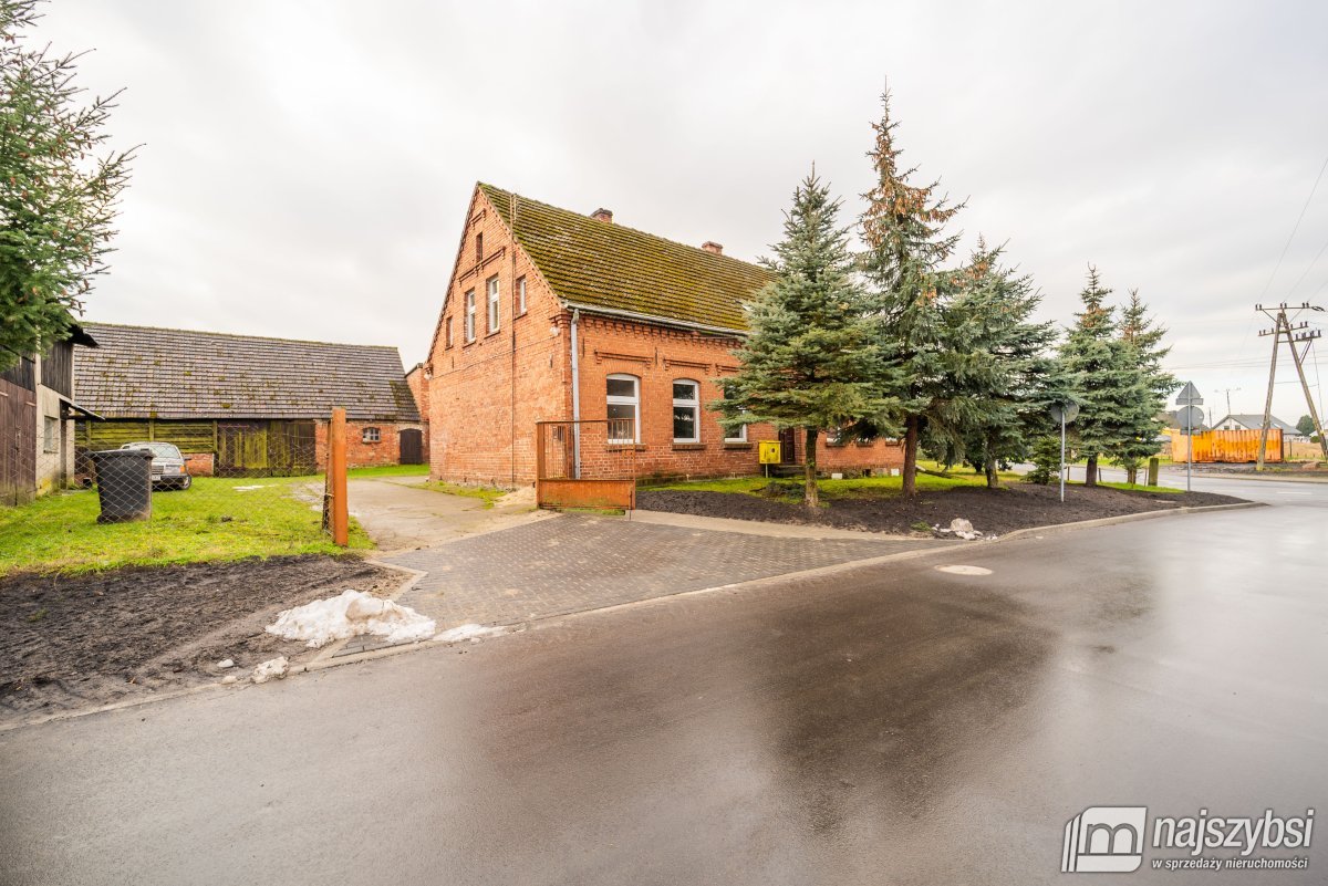 Stare Czarnowo- dom z czerwonej cegły  (1)