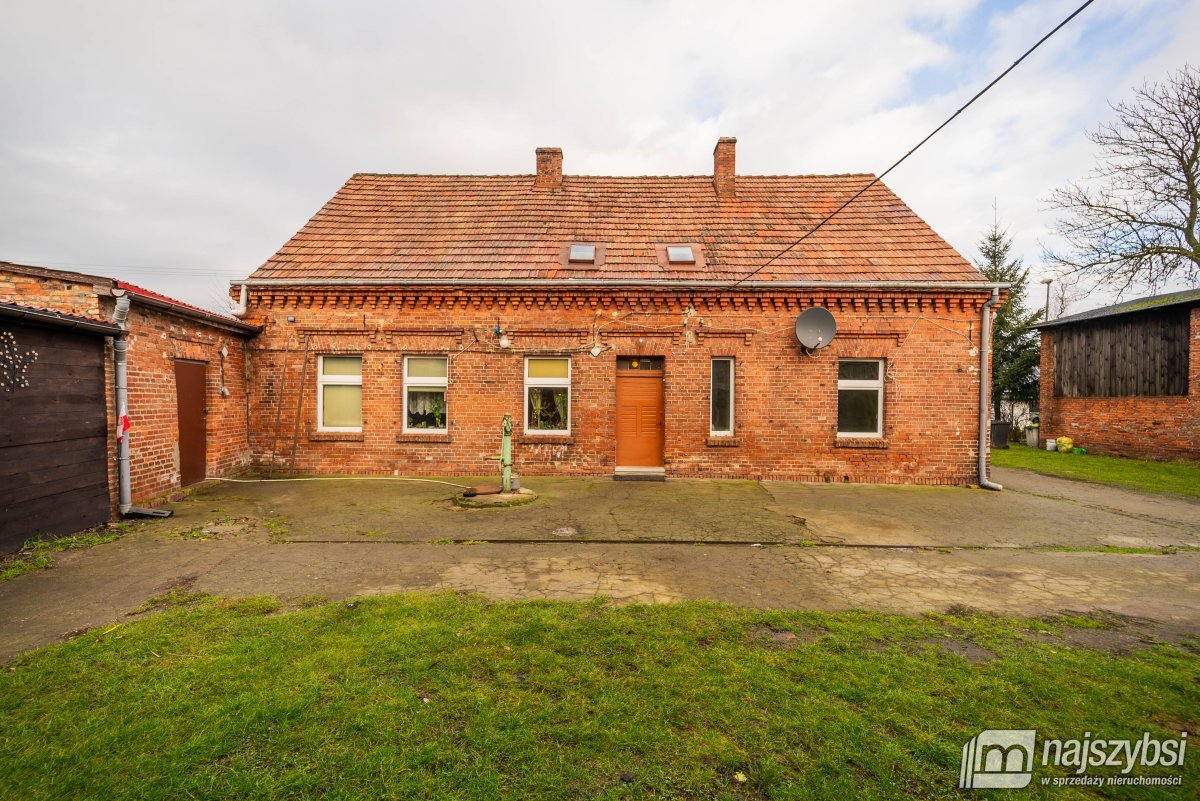 Stare Czarnowo- dom z czerwonej cegły  (22)