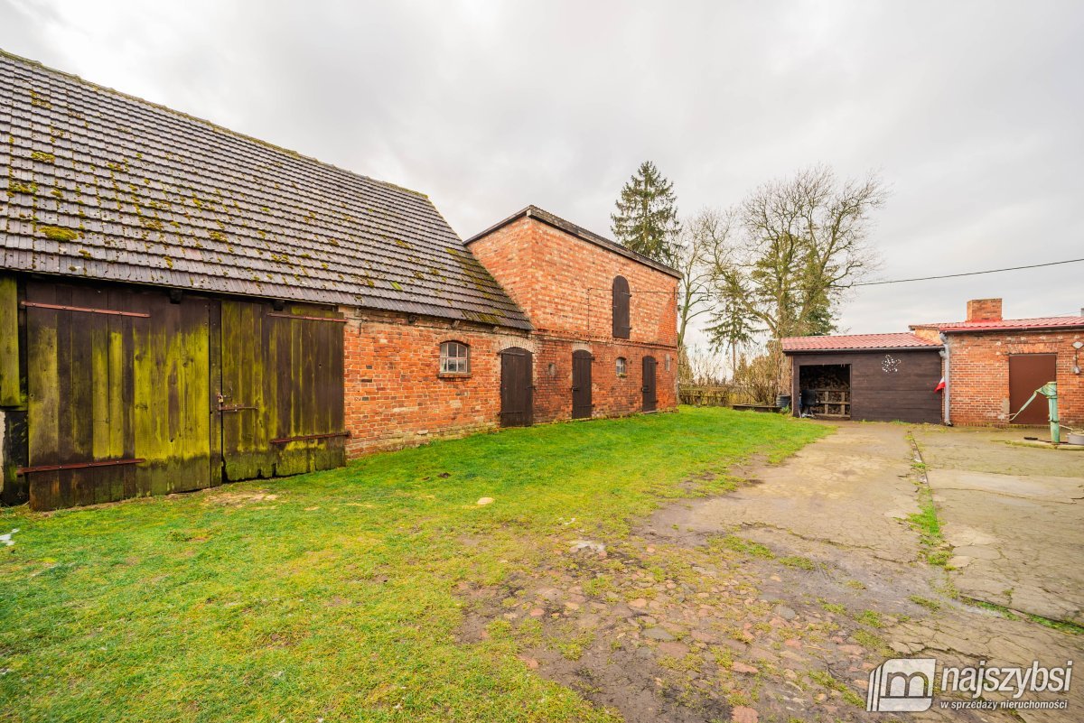 Stare Czarnowo- dom z czerwonej cegły  (27)