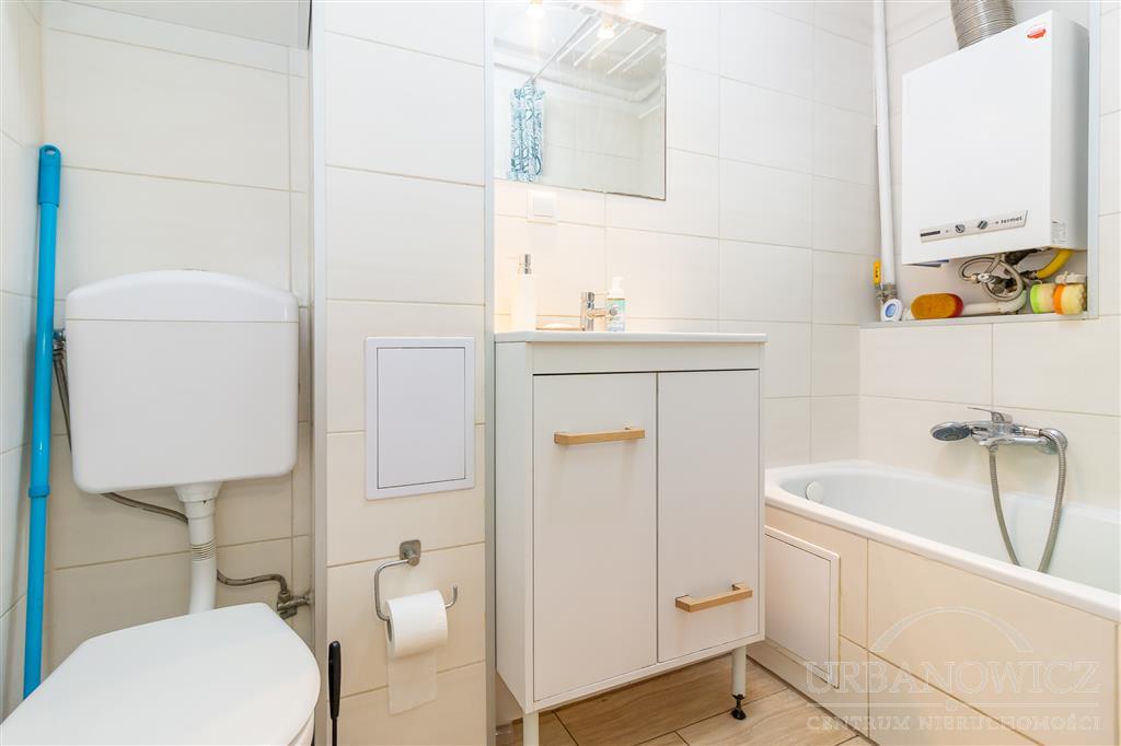 2-pok. mieszkanie na 2 piętrze przy ul. Giełdowej. (7)