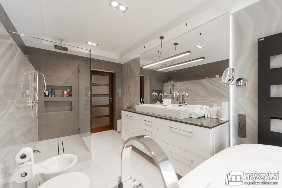 Goleniów- Szeregowiec ul. Żeromskiego  (26)