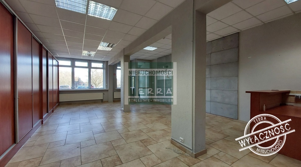 Lokal biurowo-usługowy na parterze (3)
