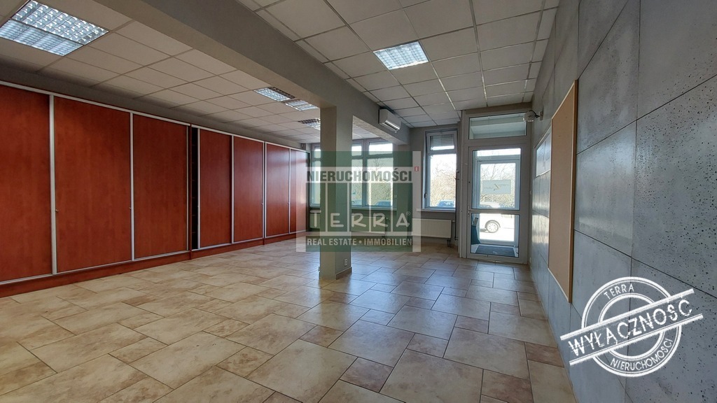Lokal biurowo-usługowy na parterze (4)