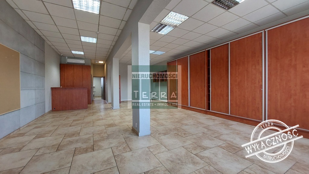 Lokal biurowo-usługowy na parterze (5)
