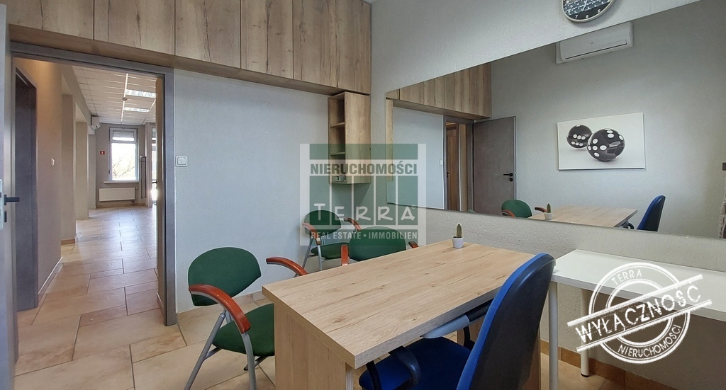 Lokal biurowo-usługowy na parterze (7)