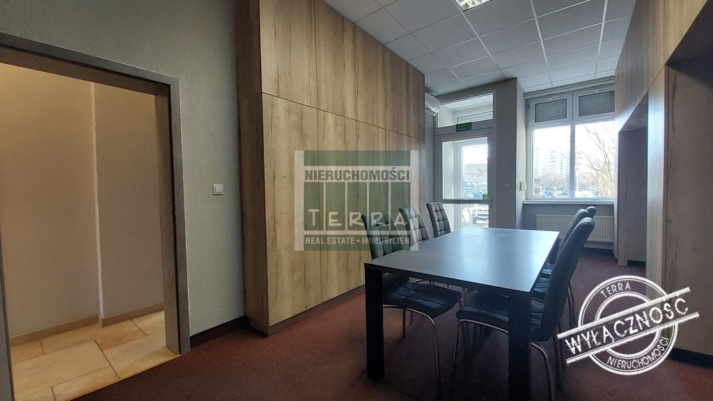 Lokal biurowo-usługowy na parterze (9)