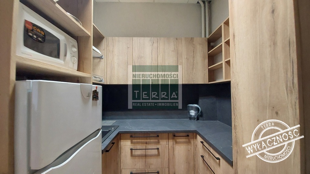 Lokal biurowo-usługowy na parterze (10)