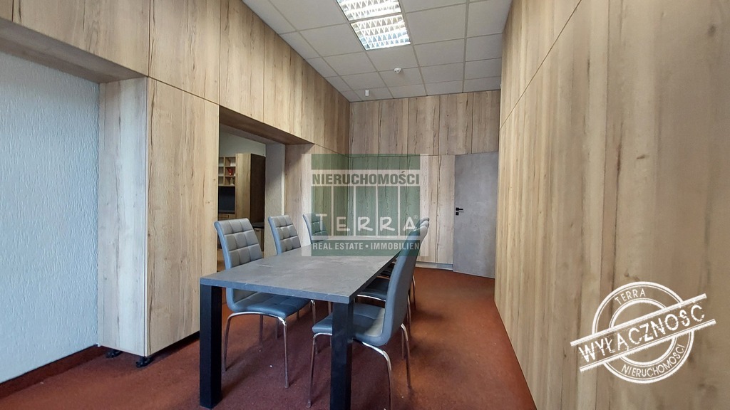 Lokal biurowo-usługowy na parterze (12)