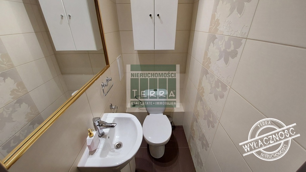 Lokal biurowo-usługowy na parterze (14)