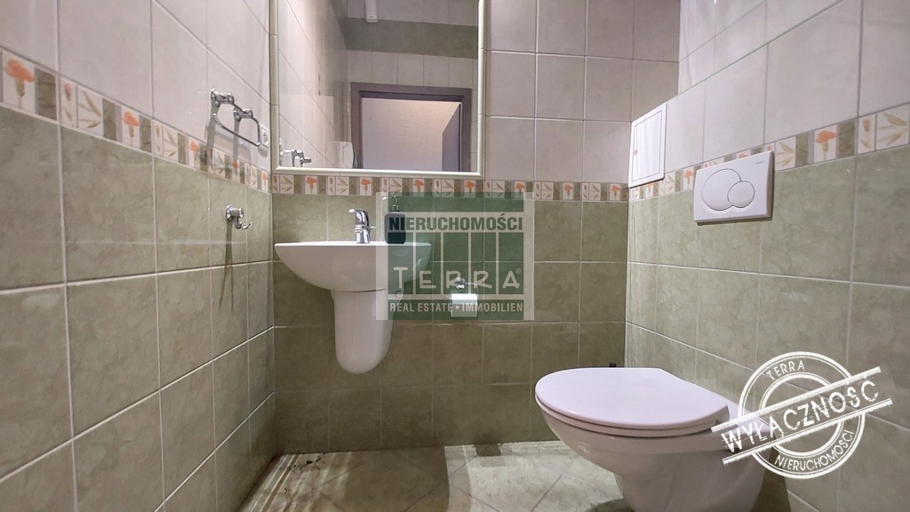 Lokal biurowo-usługowy na parterze (15)