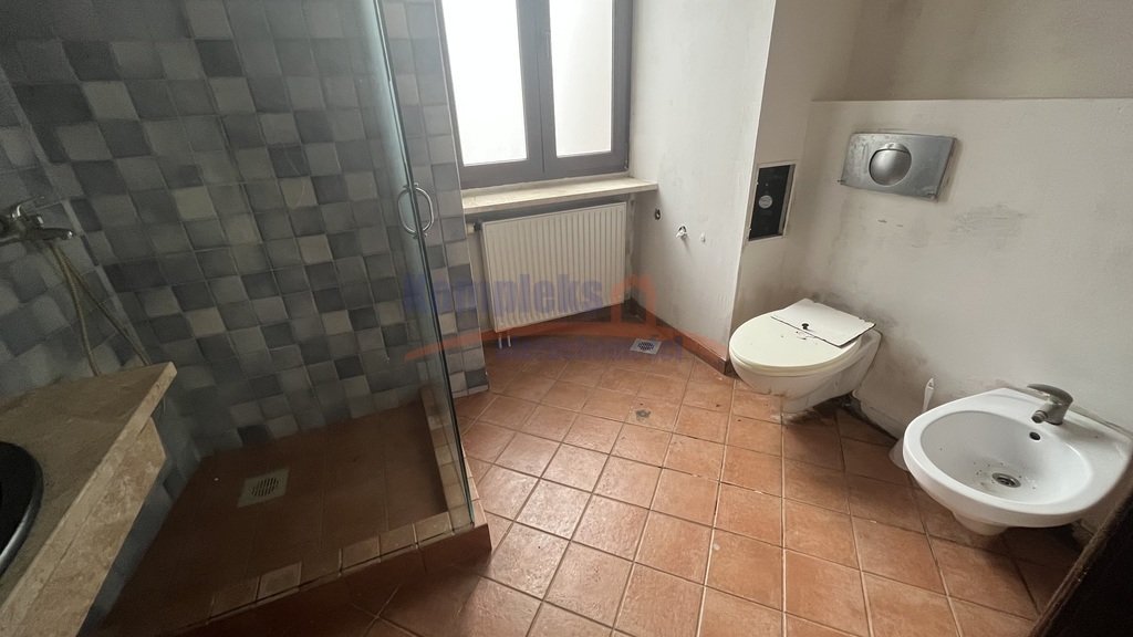 Do sprzedaży 4 pok.  parter, pod usługi. (16)