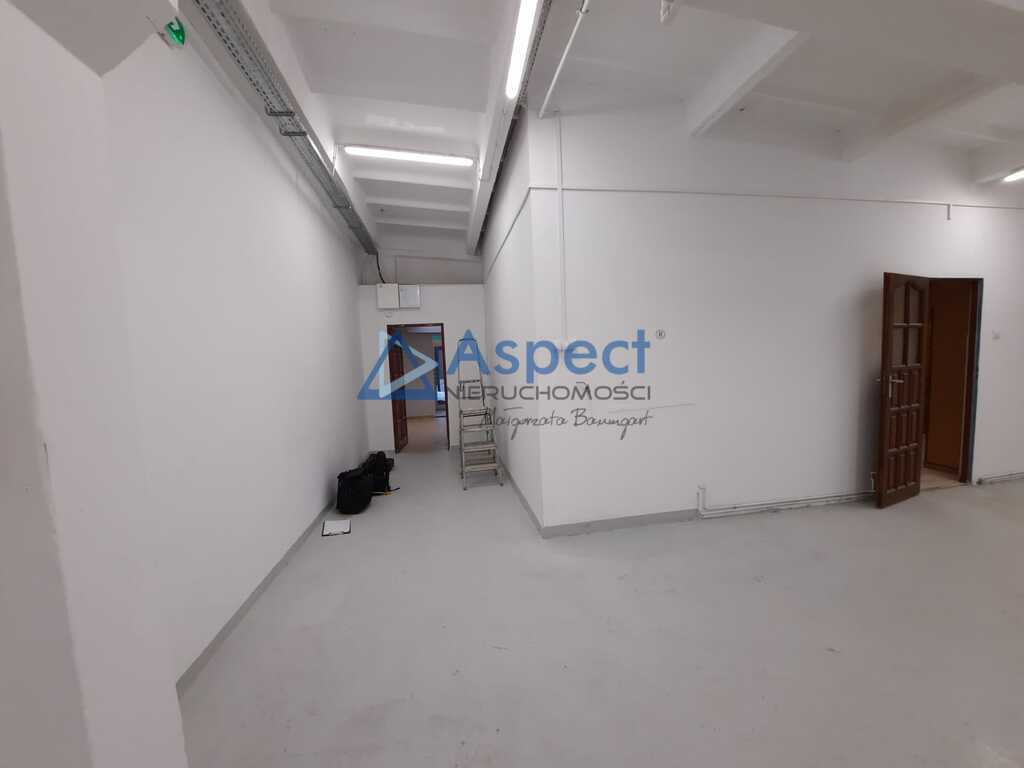 Wynajem, hala 380 m2, blisko Centrum. (12)