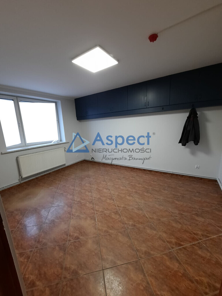 Wynajem, hala 380 m2, blisko Centrum. (8)