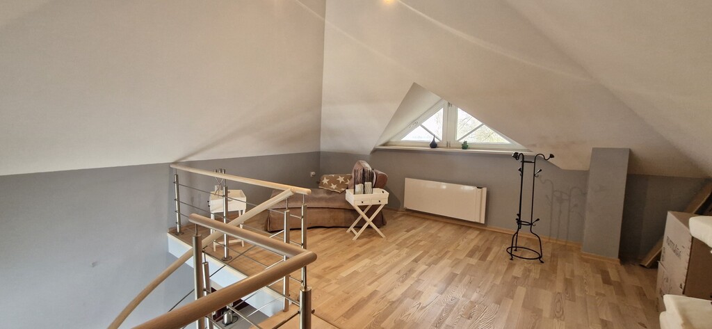 Dom z basenem i domkiem dla gości w cichej okolicy (20)