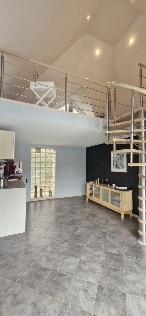 Dom z basenem i domkiem dla gości w cichej okolicy (17)