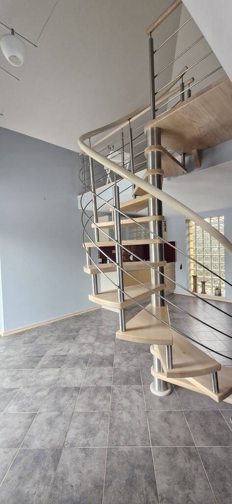 Dom z basenem i domkiem dla gości w cichej okolicy (19)