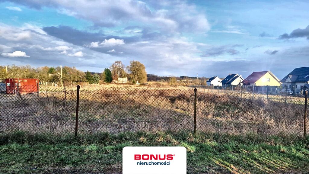 Ładna działka ze słoneczną wystawą ogrodu (2)