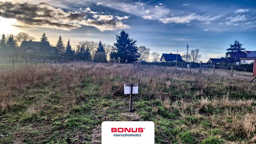 Ładna działka ze słoneczną wystawą ogrodu (4)