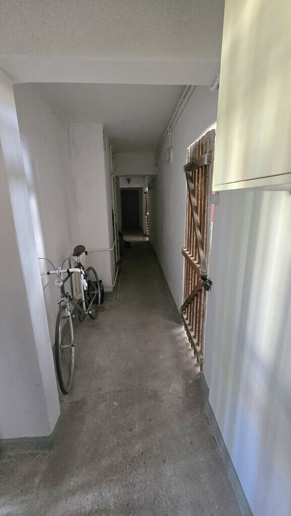 3. pokoje + 18m2 strych, po remoncie, przy Hanza (18)